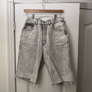 VINTAGE High-waist 80s Acid Wash Gray Long Denim Jean Shorts - Jorts - Cut-offs
